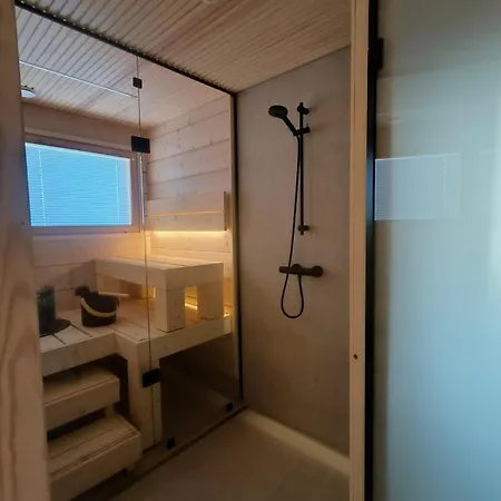 Brand New Log 公寓 *